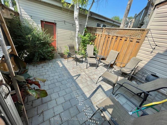 1756 Queen St E, House semidetached with 3 bedrooms, 2 bathrooms and 1 parking in Toronto ON | Image 2