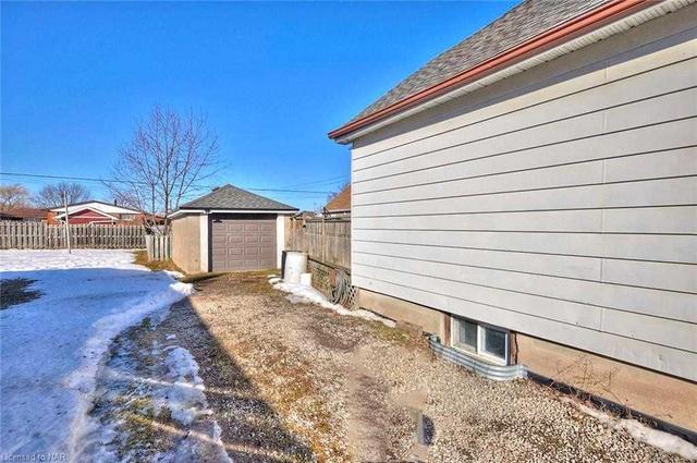 22 Clarke St, House detached with 2 bedrooms, 1 bathrooms and 3 parking in Port Colborne ON | Image 5