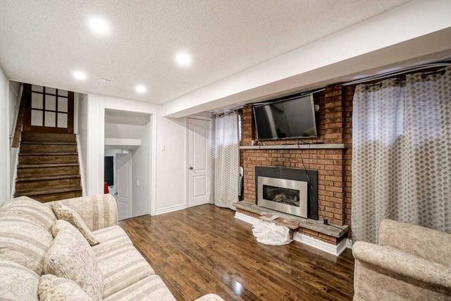 71 Newlyn Cres, House semidetached with 4 bedrooms, 3 bathrooms and 3 parking in Brampton ON | Image 19