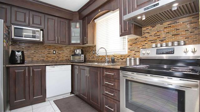 68 Atkins Circ, House detached with 3 bedrooms, 4 bathrooms and 3 parking in Brampton ON | Image 9