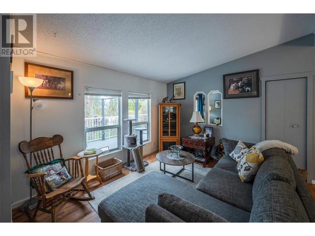 3096 Juniper Drive, House detached with 2 bedrooms, 2 bathrooms and 3 parking in Okanagan Similkameen E BC | Image 4