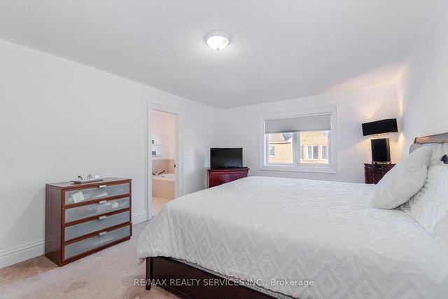 26 Regis Circ, House detached with 4 bedrooms, 4 bathrooms and 6 parking in Brampton ON | Image 13