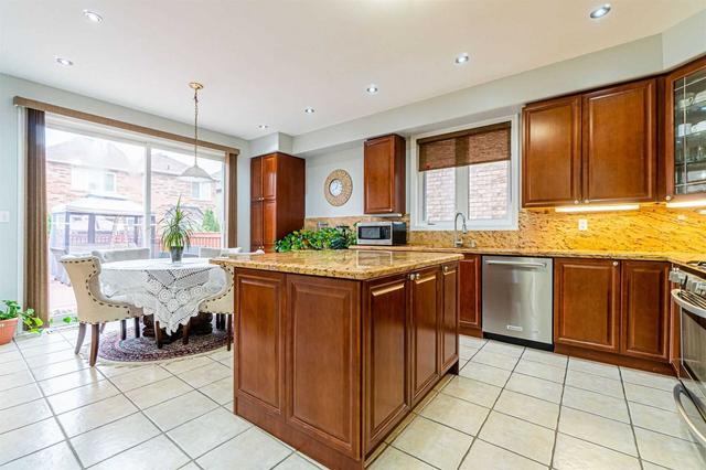 7292 Barbara Ann Crt, House detached with 5 bedrooms, 7 bathrooms and 6 parking in Mississauga ON | Image 2