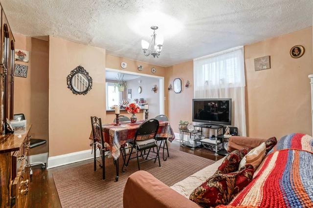 416 Mcroberts Ave, House detached with 2 bedrooms, 1 bathrooms and 1 parking in Toronto ON | Image 9