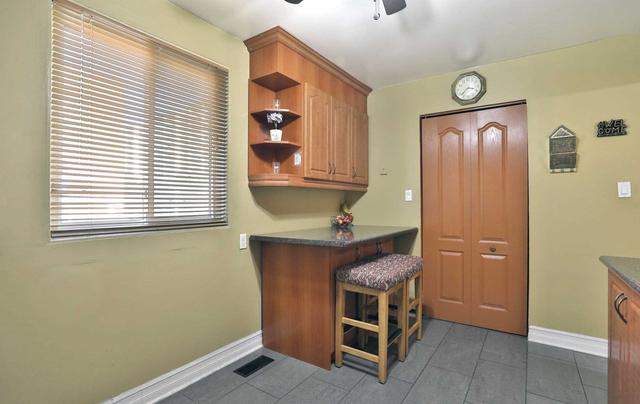 40 Barlake Ave, Townhouse with 3 bedrooms, 2 bathrooms and 2 parking in Hamilton ON | Image 6