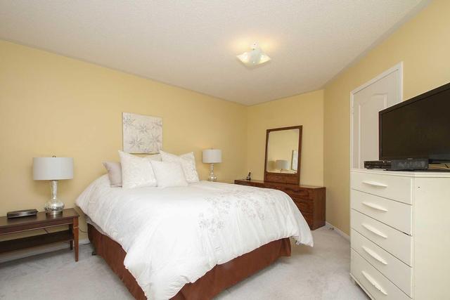 50 Viceroy Cres, House semidetached with 3 bedrooms, 1 bathrooms and 1 parking in Brampton ON | Image 13