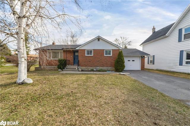 23 South Wellington Street, House detached with 3 bedrooms, 1 bathrooms and 5 parking in Quinte West ON | Image 1