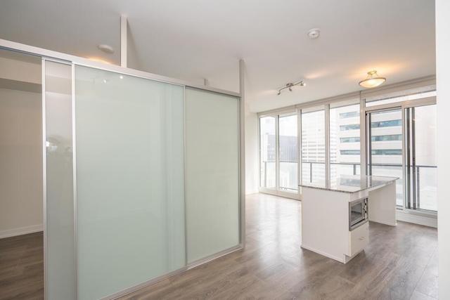 1610 - 426 University Ave, Condo with 1 bedrooms, 1 bathrooms and 0 parking in Toronto ON | Image 5