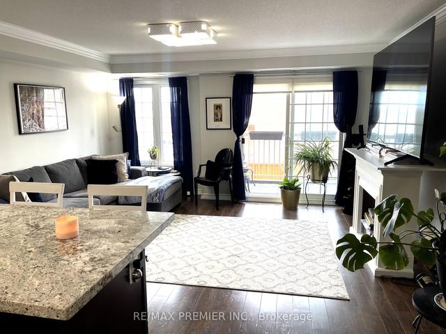 8 - 141 Isaac Devins Blvd, Townhouse with 2 bedrooms, 1 bathrooms and 1 parking in Toronto ON | Image 2