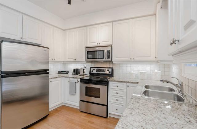 th 7 - 101 The Queensway, Townhouse with 3 bedrooms, 2 bathrooms and 2 parking in Toronto ON | Image 2