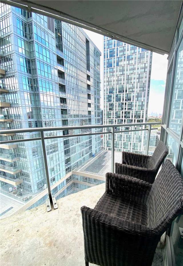 1909 - 21 Iceboat Terr, Condo with 2 bedrooms, 2 bathrooms and 1 parking in Toronto ON | Image 21
