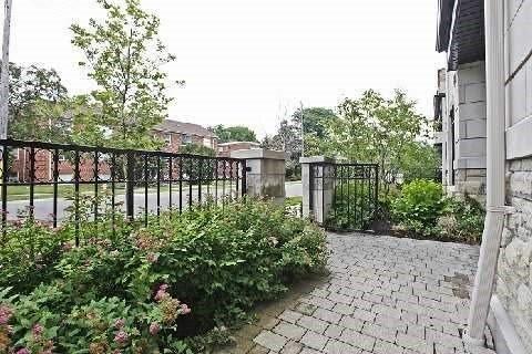 th 12 - 7 Oakburn Cres, Townhouse with 3 bedrooms, 4 bathrooms and 2 parking in Toronto ON | Image 4
