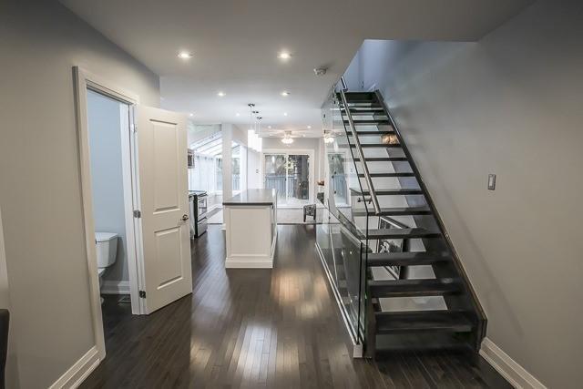 2341 Gerrard St E, House semidetached with 3 bedrooms, 2 bathrooms and 2 parking in Toronto ON | Image 6