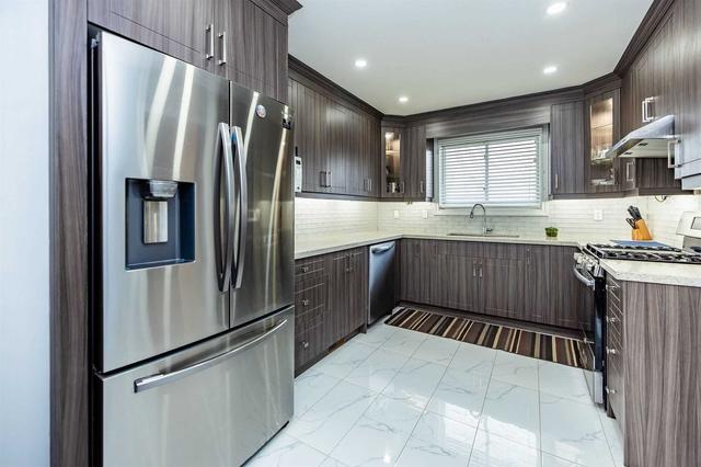 7302 Lancaster Ave, House semidetached with 4 bedrooms, 3 bathrooms and 6 parking in Mississauga ON | Image 6