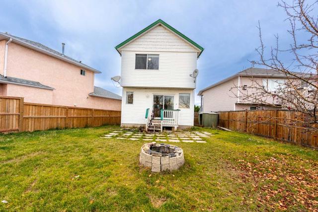 240 Fresno Place Ne, House detached with 3 bedrooms, 2 bathrooms and 2 parking in Calgary AB | Image 3