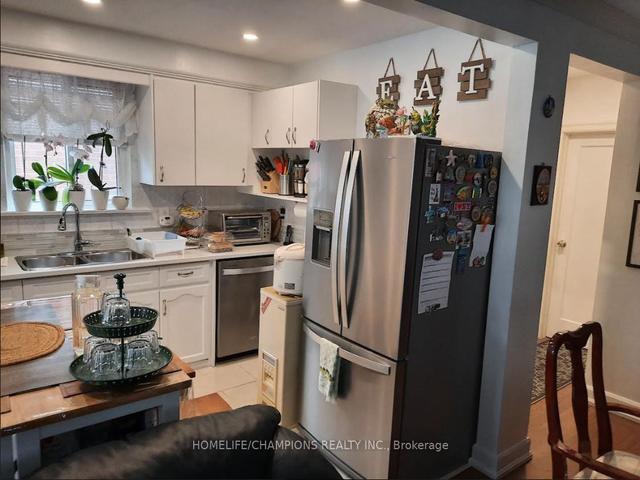 436 Oakwood Ave, House detached with 2 bedrooms, 2 bathrooms and 4 parking in Toronto ON | Image 2