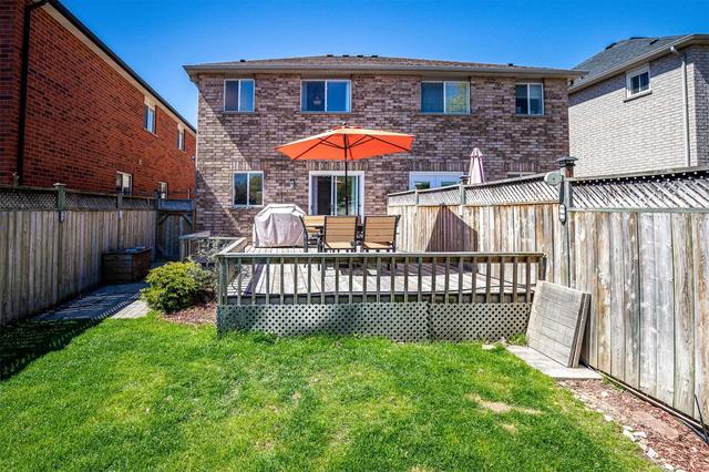 1833 Hobson Dr, House semidetached with 3 bedrooms, 3 bathrooms and 3 parking in Burlington ON | Image 4