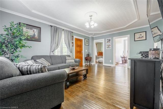 164 King Street, House detached with 5 bedrooms, 2 bathrooms and null parking in Brant ON | Image 12