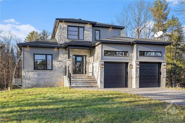 448 Cinnamon Crescent, House detached with 4 bedrooms, 3 bathrooms and 8 parking in Ottawa ON | Image 1