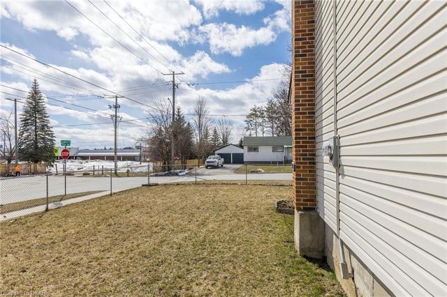 906 St. Mary's Street, House detached with 2 bedrooms, 1 bathrooms and null parking in Peterborough ON | Image 40