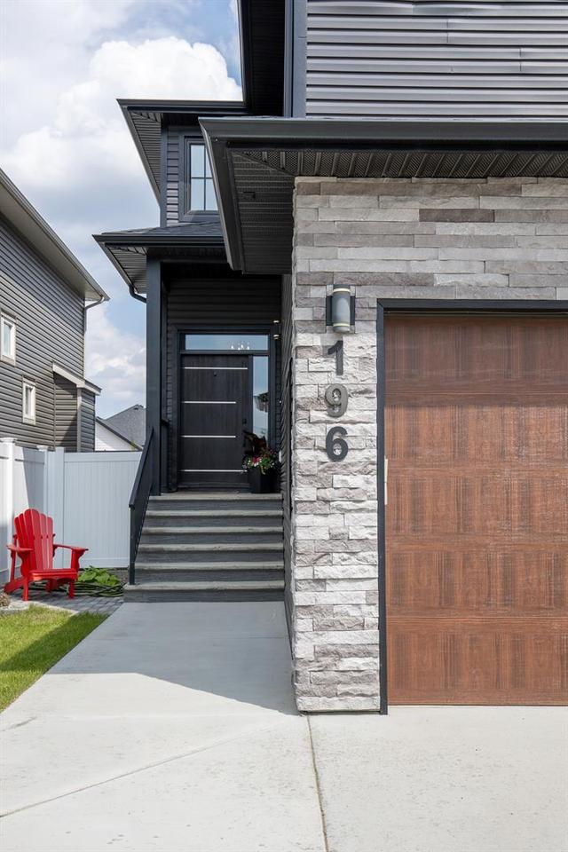 196 Hamptons Crescent Se, House detached with 4 bedrooms, 3 bathrooms and 3 parking in Medicine Hat AB | Image 3