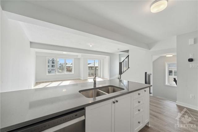 571 Woven Private, Townhouse with 2 bedrooms, 3 bathrooms and 2 parking in Ottawa ON | Image 7
