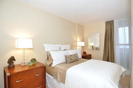 2810 - 40 Homewood Ave, Condo with 1 bedrooms, 1 bathrooms and 1 parking in Toronto ON | Image 2