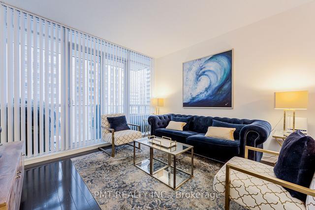 606 - 770 Bay St, Condo with 2 bedrooms, 2 bathrooms and 1 parking in Toronto ON | Image 5