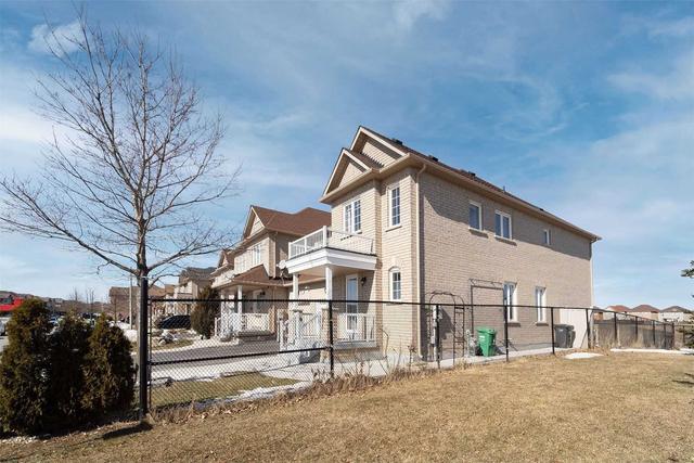 59 Beavervalley Dr, House attached with 4 bedrooms, 3 bathrooms and 4 parking in Brampton ON | Image 23