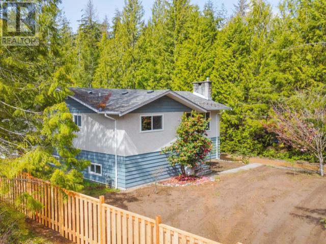 5201 Manson Ave, House detached with 3 bedrooms, 1 bathrooms and null parking in Powell River BC | Image 2