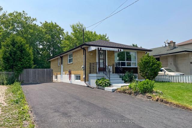 46 Mossbank Dr, House detached with 3 bedrooms, 2 bathrooms and 4 parking in Toronto ON | Image 12