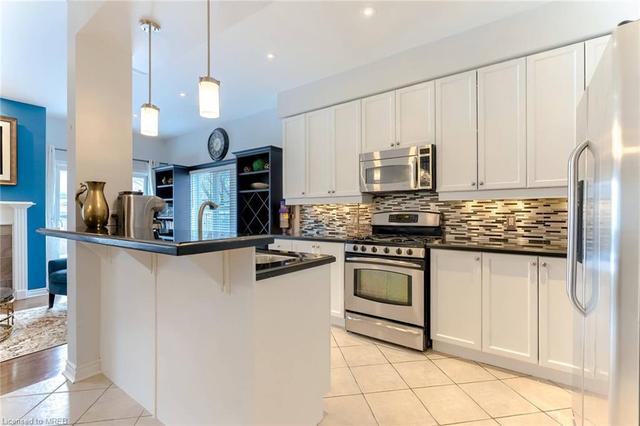 2450 Shadow Court N, House attached with 3 bedrooms, 3 bathrooms and 3 parking in Oakville ON | Image 16