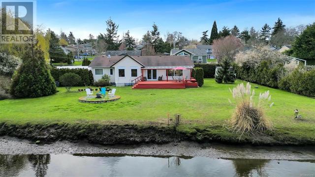3104 Austin Ave, House detached with 3 bedrooms, 2 bathrooms and 4 parking in Saanich BC | Image 2