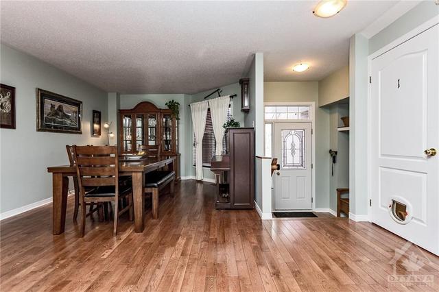 146 Grassy Plains Drive, Townhouse with 3 bedrooms, 3 bathrooms and 3 parking in Ottawa ON | Image 5