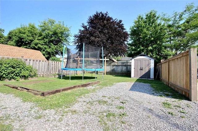 96 Vale Ave, House detached with 2 bedrooms, 1 bathrooms and 2 parking in St. Catharines ON | Image 3