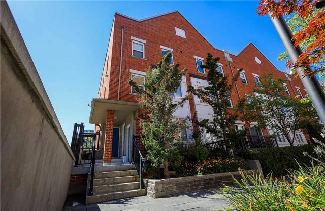 2 - 2 Florence Wyle Lane, Townhouse with 2 bedrooms, 2 bathrooms and 1 parking in Toronto ON | Image 1