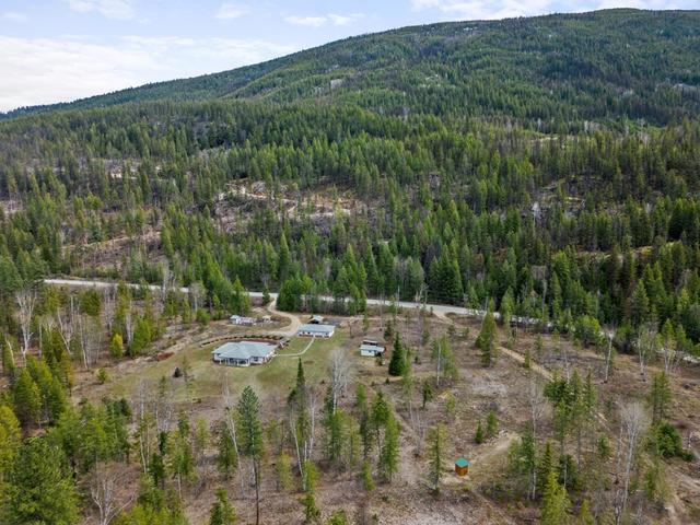 2550 Pass Creek Road, House detached with 3 bedrooms, 2 bathrooms and null parking in Central Kootenay I BC | Image 41