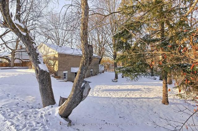 757 Srigley St, House detached with 2 bedrooms, 2 bathrooms and 2 parking in Newmarket ON | Image 2