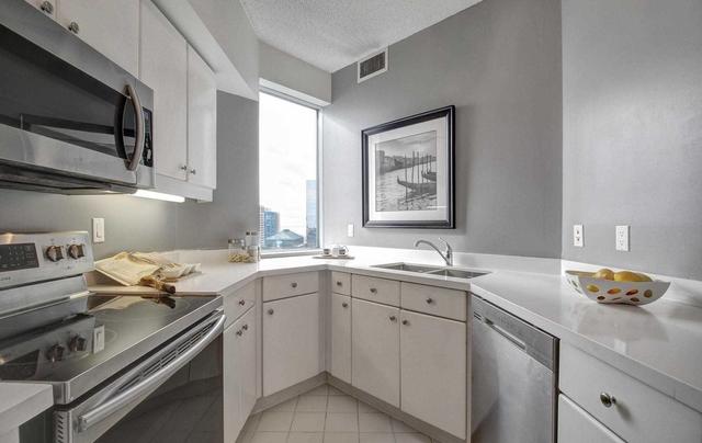 3313 - 10 Yonge St, Condo with 1 bedrooms, 2 bathrooms and 1 parking in Toronto ON | Image 8