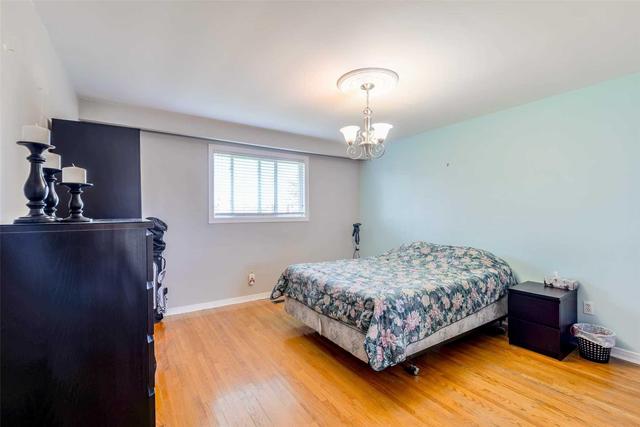 281 Centre St N, House detached with 6 bedrooms, 4 bathrooms and 4 parking in Brampton ON | Image 8