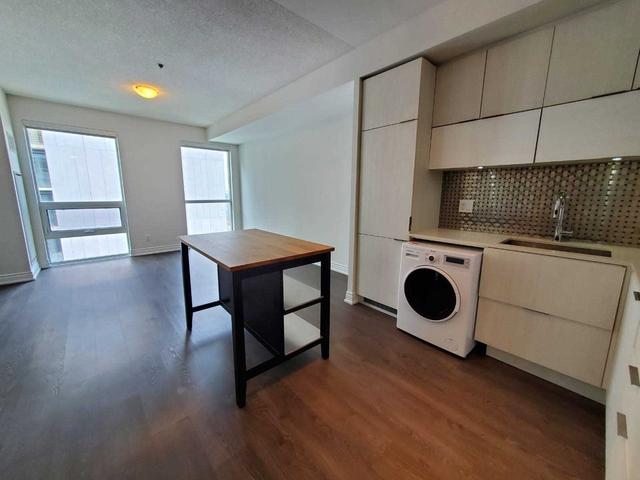 2210 - 318 Richmond St W, Condo with 0 bedrooms, 1 bathrooms and 0 parking in Toronto ON | Image 1