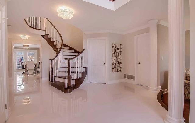 2144 Langtry Dr, House detached with 4 bedrooms, 4 bathrooms and 8 parking in Oakville ON | Image 3