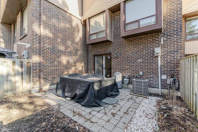 16 - 16 Carleton Pl, Townhouse with 3 bedrooms, 2 bathrooms and 2 parking in Brampton ON | Image 24