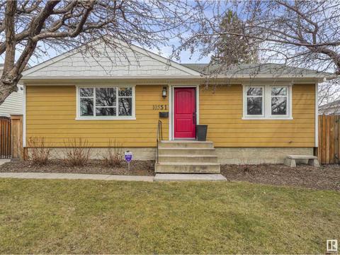 10551 40 St Nw, House detached with 3 bedrooms, 2 bathrooms and 4 parking in Edmonton AB | Card Image