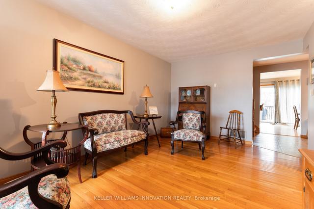 a - 67 Silver St, Townhouse with 3 bedrooms, 2 bathrooms and 2 parking in Brant ON | Image 2