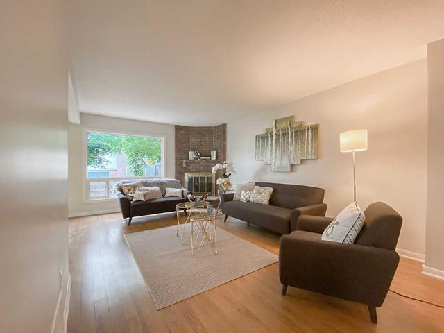 95 Homedale Dr, House semidetached with 3 bedrooms, 3 bathrooms and 3 parking in Toronto ON | Image 6