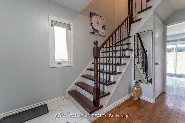 46 Nectarine Cres, House detached with 3 bedrooms, 3 bathrooms and 5 parking in Brampton ON | Image 10