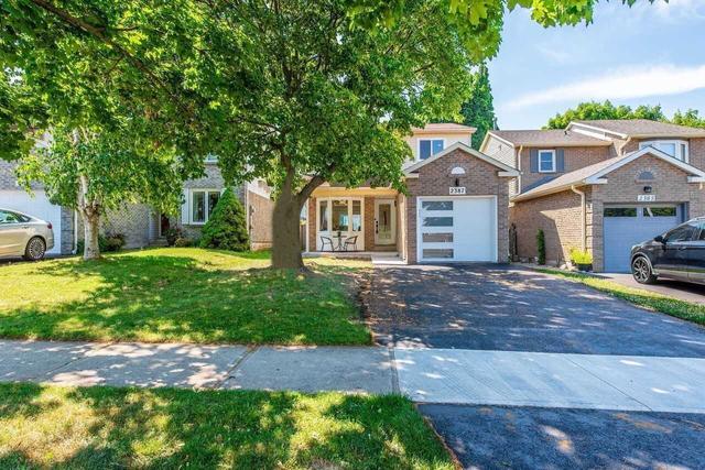 2387 Cotswold Cres, House detached with 3 bedrooms, 4 bathrooms and 3 parking in Burlington ON | Card Image
