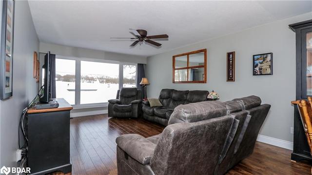1798 Penetanguishene Road, House detached with 4 bedrooms, 2 bathrooms and 11 parking in Springwater ON | Image 12