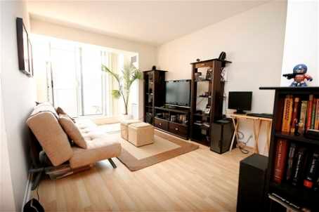 802 - 76 Shuter St, Condo with 1 bedrooms, 1 bathrooms and 1 parking in Toronto ON | Image 3